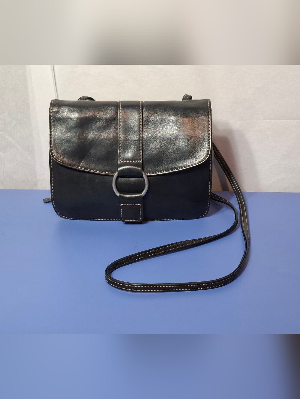 Vintage Fossil Black Leather Crossbody with Ring Detail- EUC - Picture 5 of 10